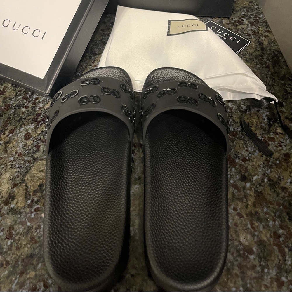 Women’s black GG slide sandal